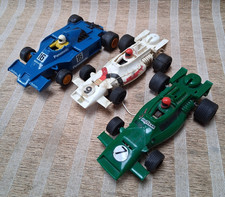 VINTAGE SCALEXTRIC CARS x 3 - SOLD AS UNTESTED AND SEEN FOR SPARES / REPAIRS
