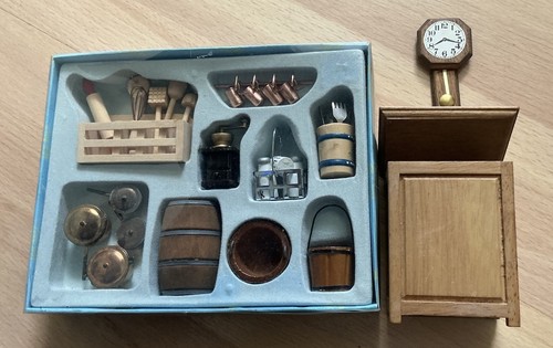 Dolls house wooden - -,