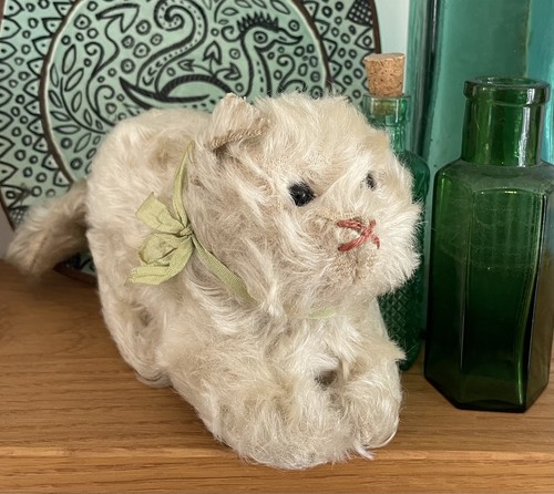 Antique vintage pre - vintage, cat