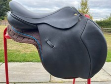Black Country  Ricochet Jump Saddle 17" Wide Freedom tree - Black