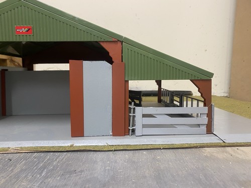 Britains farm building - britains,