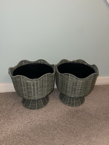 Scalloped faux rattan - rattan, pedestal