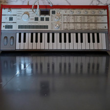 Korg microKORG S Analog Modeling Synthesizer and Vocoder Built-in Speakers White