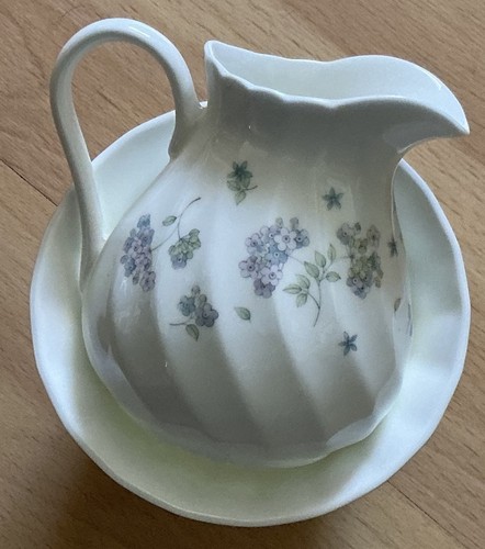 Wedgwood sugar and cream - cream,