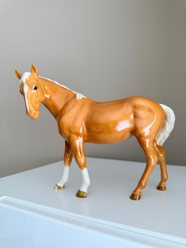 Beswick palomino mare - palomino,