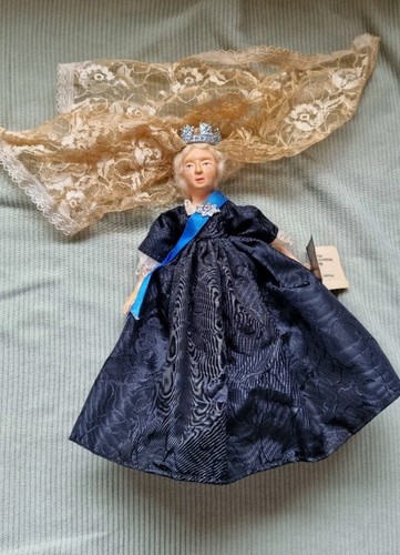 Queen victoria peggy - victoria, nisbet