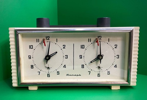 Vintage chess clock yantar - chess,
