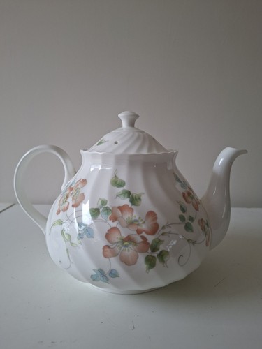 Wedgwood cottage rose tea pot - rose,