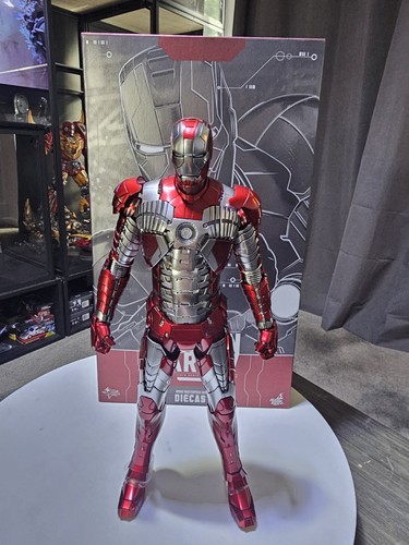 Hot toys mms400 d18 - toys, iron