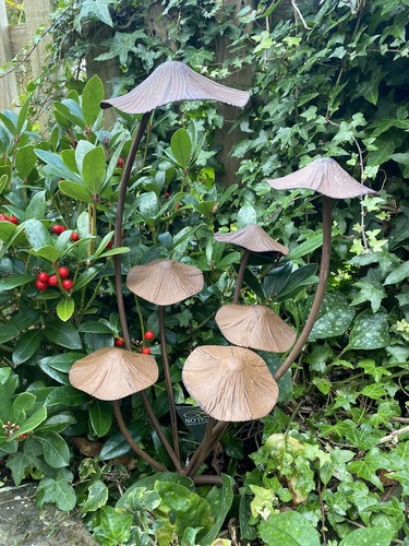Rusty mushroom metal garden - rusty,
