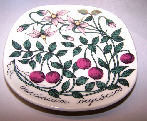 Arabia finland plate vaccinium - finland,