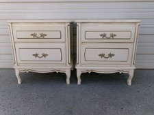 Set 2 Nightstands Provincial