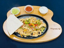 1x Higoshi Fajita Serving Board Cast Iron Sizzling Platter & 3 Ceramic Ramekins 