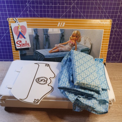 Boxed 1980s sindy bed - boxed,
