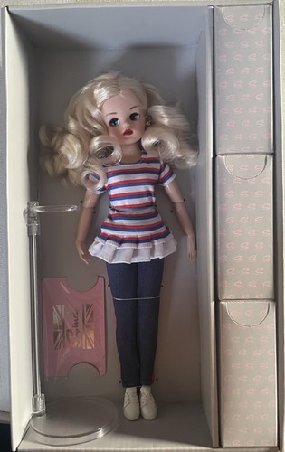 Sindy collectors club doll - sindy,