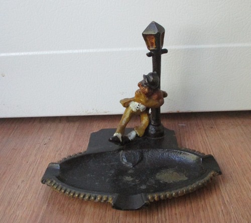 Vintage oval base brass cigar - base,
