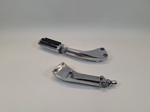 Pillion foot pegs - foot, retainer
