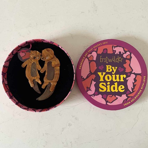 New erstwilder hold tight - hold,
