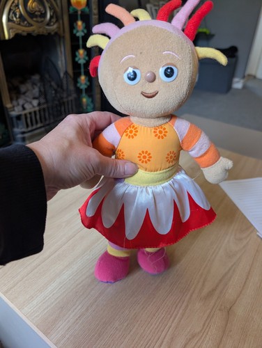 Singing upsy daisy plush - upsy,