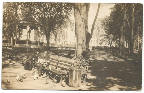Couple bench feeding - couple,