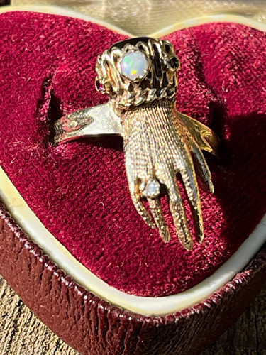 9ct gold hand ring garnet - 9ct, opal