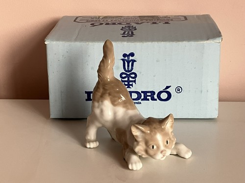 Lladro playful scaredy cat - scaredy,