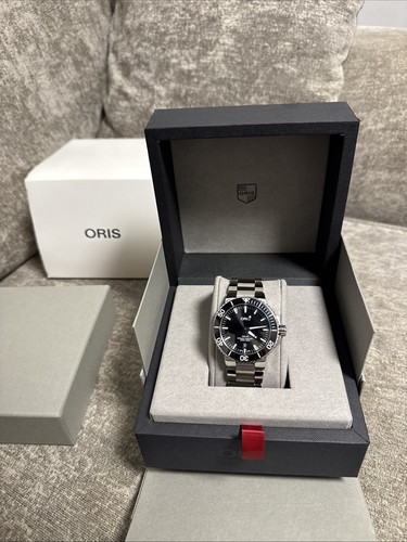 Oris aquis date black auto - aquis,