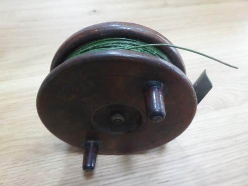Vintage wooden centrepin - 4",