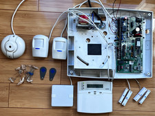 Pyronix 32-Zone 832+ Alarm Kit 1-Keypad+Prox 2-PIRs 2-MAGs. Sounder 2Tags, Books