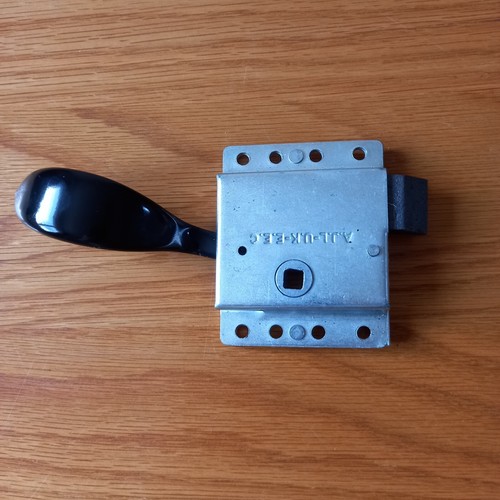 Door slam lock lipped edge - slam,
