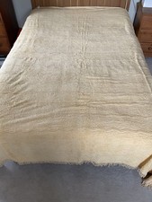 Candlewick Bedspread With fringe. Single/ Small Double . Very good condition.