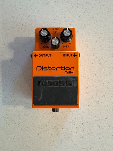 Boss distortion pedal - ds-1,