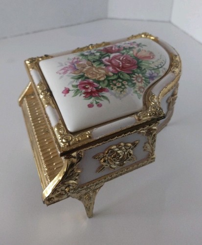 Baby grand piano - grand, jewellery