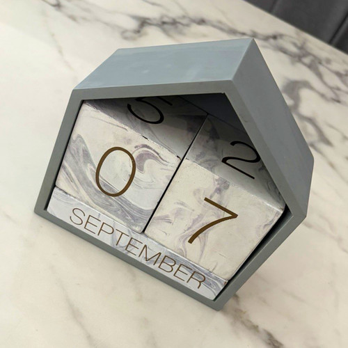 Tabletop perpetual desk - perpetual,