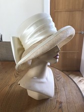 MEDIUM 56.5 CM IVORY SATIN BOW