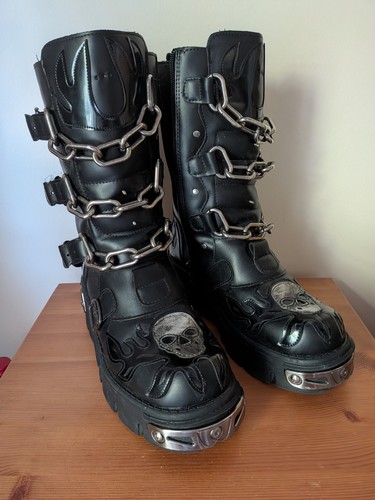 Punk goth rock ladies - /,