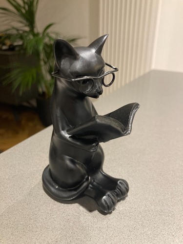 Black reading cat resin - black,