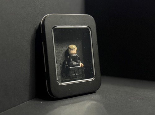 Pocket figure display - display, case