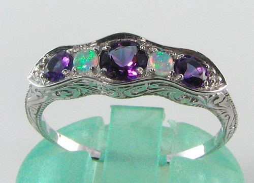 Class 9ct white gold - white,
