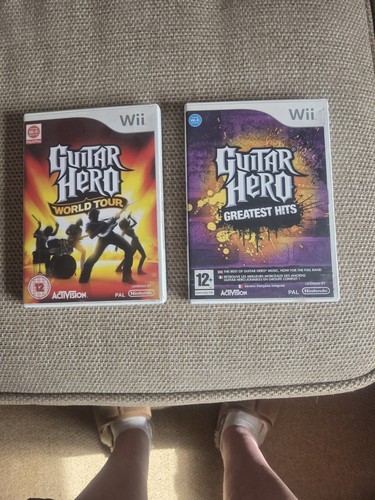 Wii guitar hero - guitar,