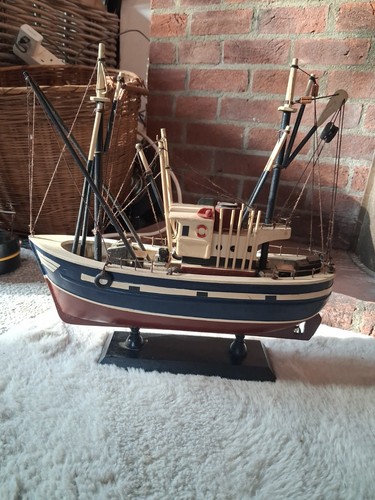 Model coastal fishing trawler - fishing,