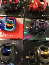 (10) ASSORTED NEW BAITCASTING REELS NEW IN THE BOX (MISSING HANDLES ) LOOK