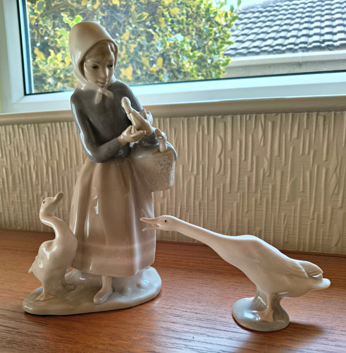 Lladro woman feeding geese - lladro,