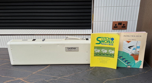 Brother knitting machine - knitting,