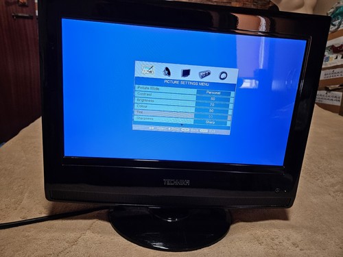 Technika 15in 720p lcd - technika,