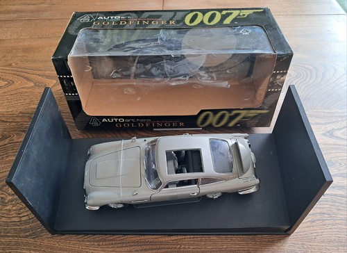 James bond goldfinger aston - james,