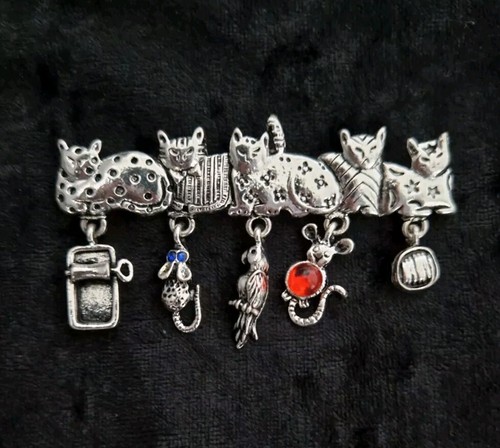 Cat brooch with - with, silver