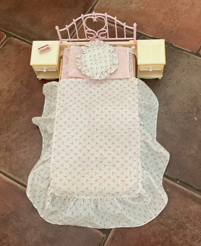 Sindy doll bed set - bed, with