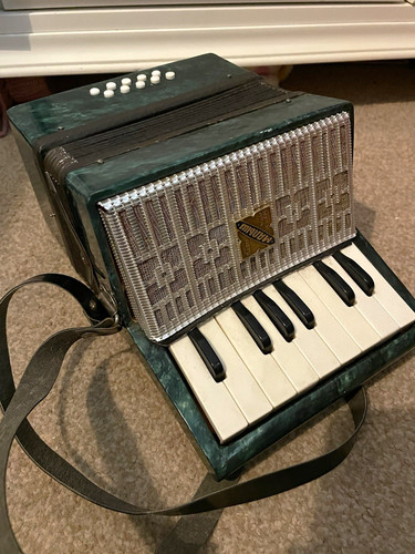 Vintage razno small piano - vintage,