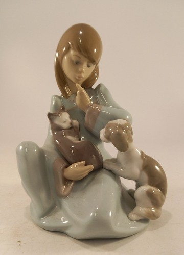 Lladro 5640 girl - with, napping